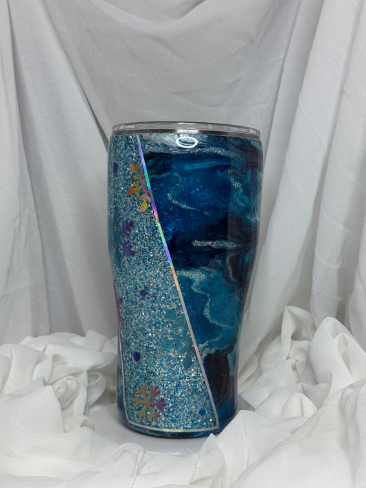 04. 30oz Modern Curve Snowflake Twista drinking tumbler